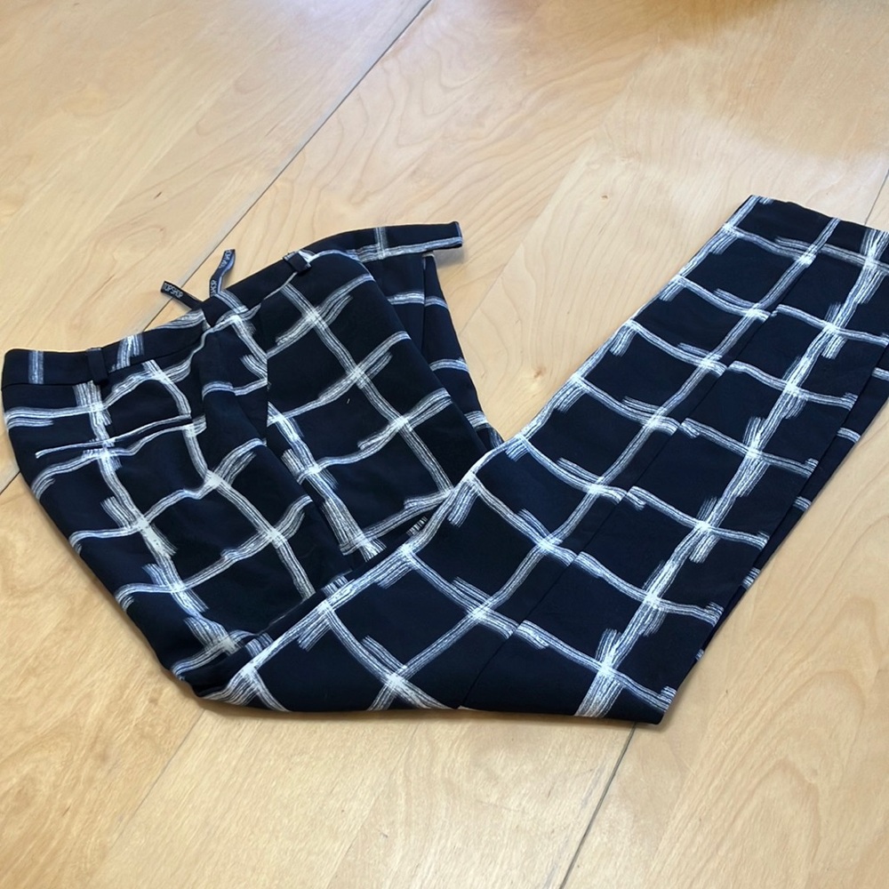 Topshop Black and White Abstract‎ Checkered Cropped Pants like new size 2